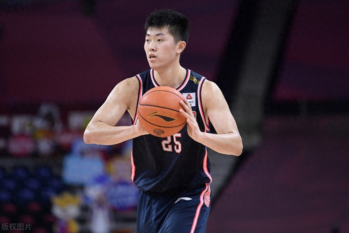杜锋背锅!重用25岁前锋,场均1.6分,打7年没长进,接班周鹏无望|张皓嘉|杜润旺|广东|小前锋|广东男篮_新浪体育_新浪新闻